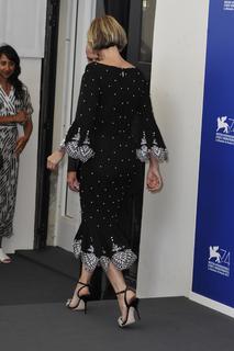 Kristen Wiig feet photo thumbnail