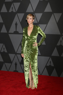 Kristen Wiig feet photo thumbnail