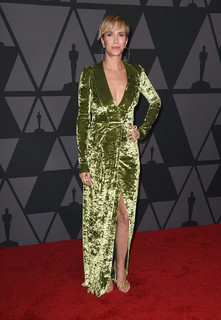 Kristen Wiig feet photo thumbnail