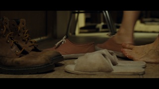 Kristen Wiig feet photo thumbnail