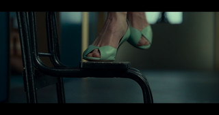 Kristen Wiig feet photo thumbnail