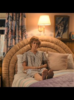 Kristen Wiig feet photo thumbnail