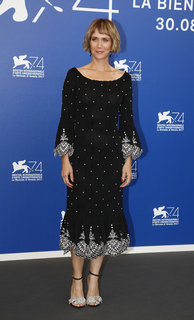 Kristen Wiig feet photo thumbnail
