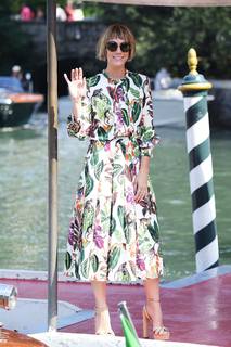 Kristen Wiig feet photo thumbnail
