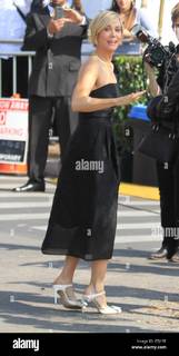 Kristen Wiig feet photo thumbnail