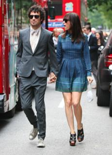 Kristen Wiig feet photo thumbnail
