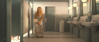 Kristen Wiig feet photo thumbnail
