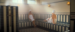 Kristen Wiig feet photo thumbnail
