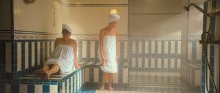 Kristen Wiig feet photo thumbnail