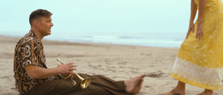 Kristen Wiig feet photo thumbnail