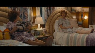 Kristen Wiig feet photo thumbnail