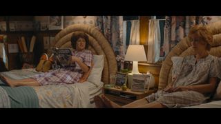 Kristen Wiig feet photo thumbnail