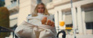 Kristen Wiig feet photo thumbnail