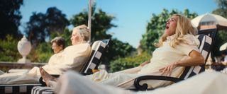 Kristen Wiig feet photo thumbnail