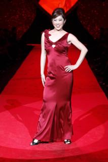 Kristi Yamaguchi feet photo 11
