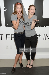 Kristin Bauer van Straten feet photo 16