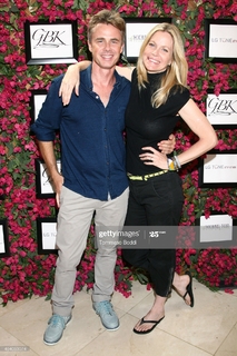 Kristin Bauer van Straten feet photo 3