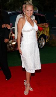 Kristin Chenoweth feet photo thumbnail