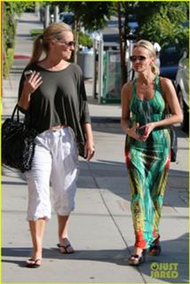 Kristin Chenoweth feet photo thumbnail