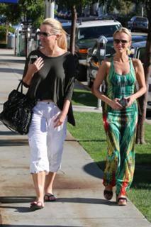 Kristin Chenoweth feet photo thumbnail