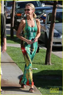 Kristin Chenoweth feet photo thumbnail