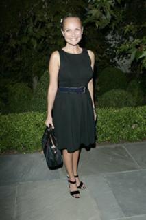 Kristin Chenoweth feet photo thumbnail