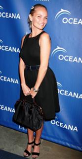 Kristin Chenoweth feet photo thumbnail