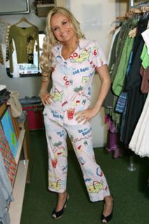 Kristin Chenoweth feet photo thumbnail