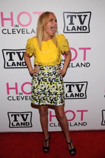 Kristin Chenoweth feet photo thumbnail