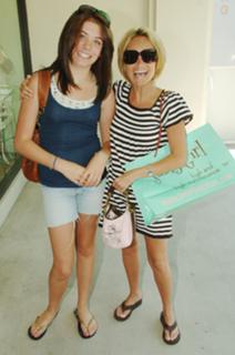 Kristin Chenoweth feet photo thumbnail