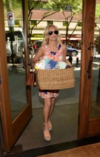 Kristin Chenoweth feet photo thumbnail