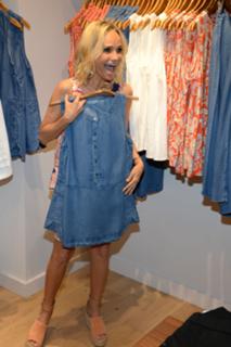 Kristin Chenoweth feet photo thumbnail