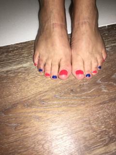 Kristin Chenoweth feet photo thumbnail