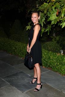Kristin Chenoweth feet photo thumbnail