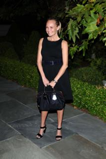 Kristin Chenoweth feet photo thumbnail