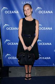 Kristin Chenoweth feet photo thumbnail