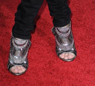 Kristin Chenoweth feet photo thumbnail