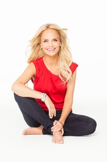 Kristin Chenoweth feet photo thumbnail