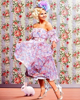Kristin Chenoweth feet photo thumbnail