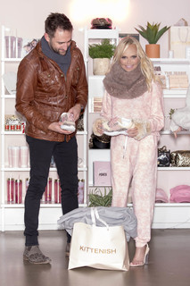 Kristin Chenoweth feet photo thumbnail