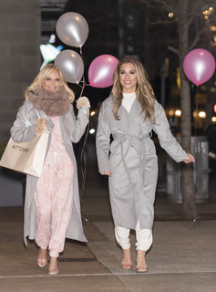Kristin Chenoweth feet photo thumbnail