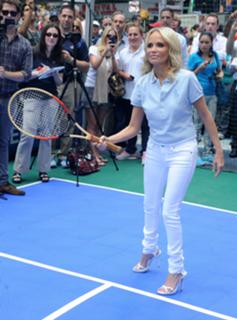 Kristin Chenoweth feet photo thumbnail