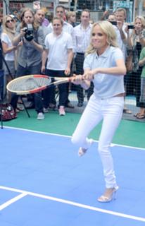 Kristin Chenoweth feet photo thumbnail
