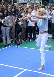 Kristin Chenoweth feet photo thumbnail
