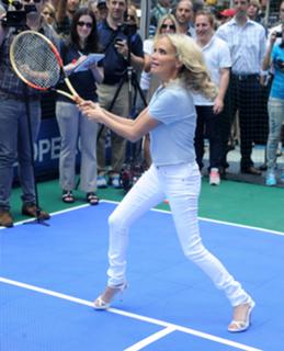 Kristin Chenoweth feet photo thumbnail