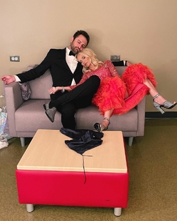 Kristin Chenoweth feet photo thumbnail