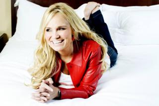 Kristin Chenoweth feet photo thumbnail