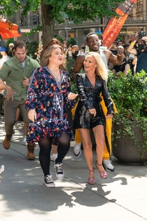 Kristin Chenoweth feet photo thumbnail