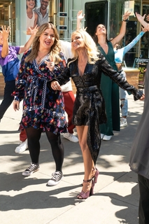 Kristin Chenoweth feet photo thumbnail