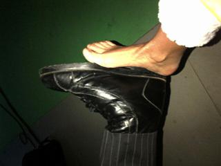 Kristin Chenoweth feet photo thumbnail
